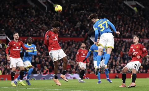 Martinez tức giận khi Ruben Amorim lại thay đổi sơ đồ